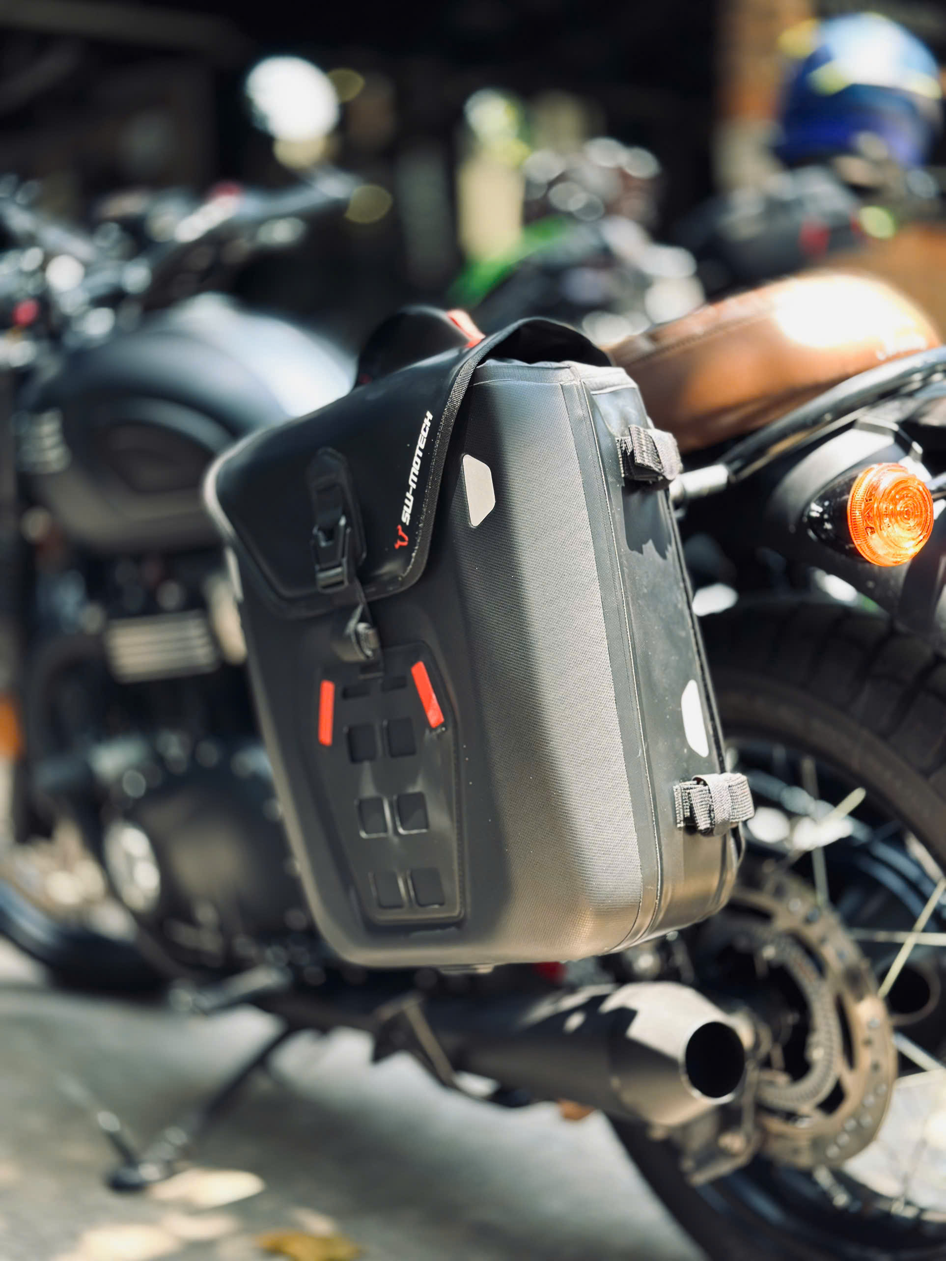 Khung Túi SW-Motech SLC cho Triumph T100/T120 Trái