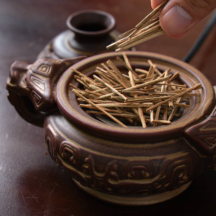 Trầm Hương Thanh Nhỏ - Quy Cách Que Tăm (1mm x 4-5cm) | Trầm hương Ân Vũ - Hương thơm chữa lành