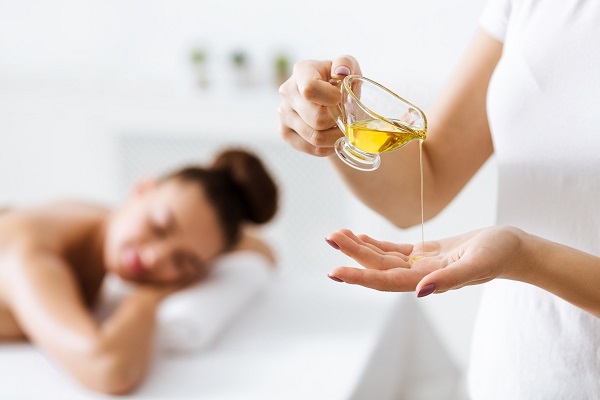 Dầu Massage Spa Chuyên Nghiệp: 10 Tiêu Chí Lựa Chọn Cho Spa Hiệu Quả