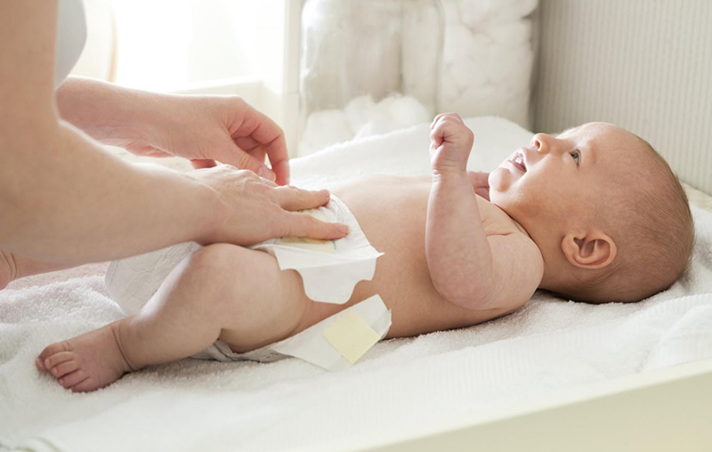 Tã dán cho trẻ sơ sinh loại nào tốt nhất?