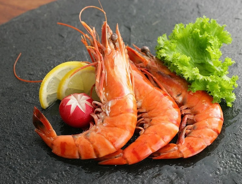 Tôm thẻ hấp xuất khẩu, nguyên con Size 16/20, NW 340g (Khay)