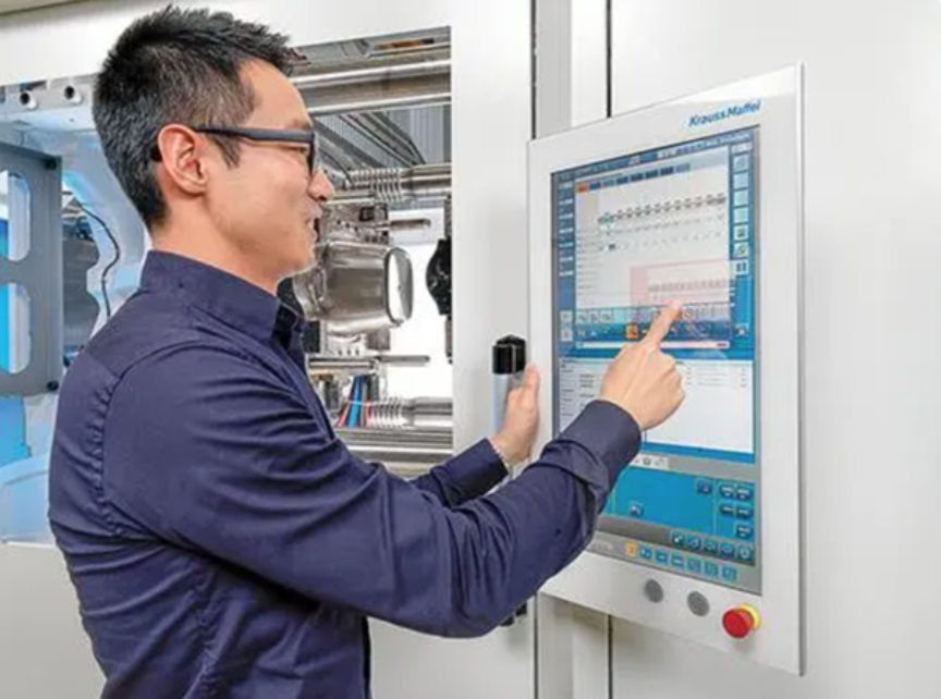 Lắp đặt khuôn lên máy ép nhựa