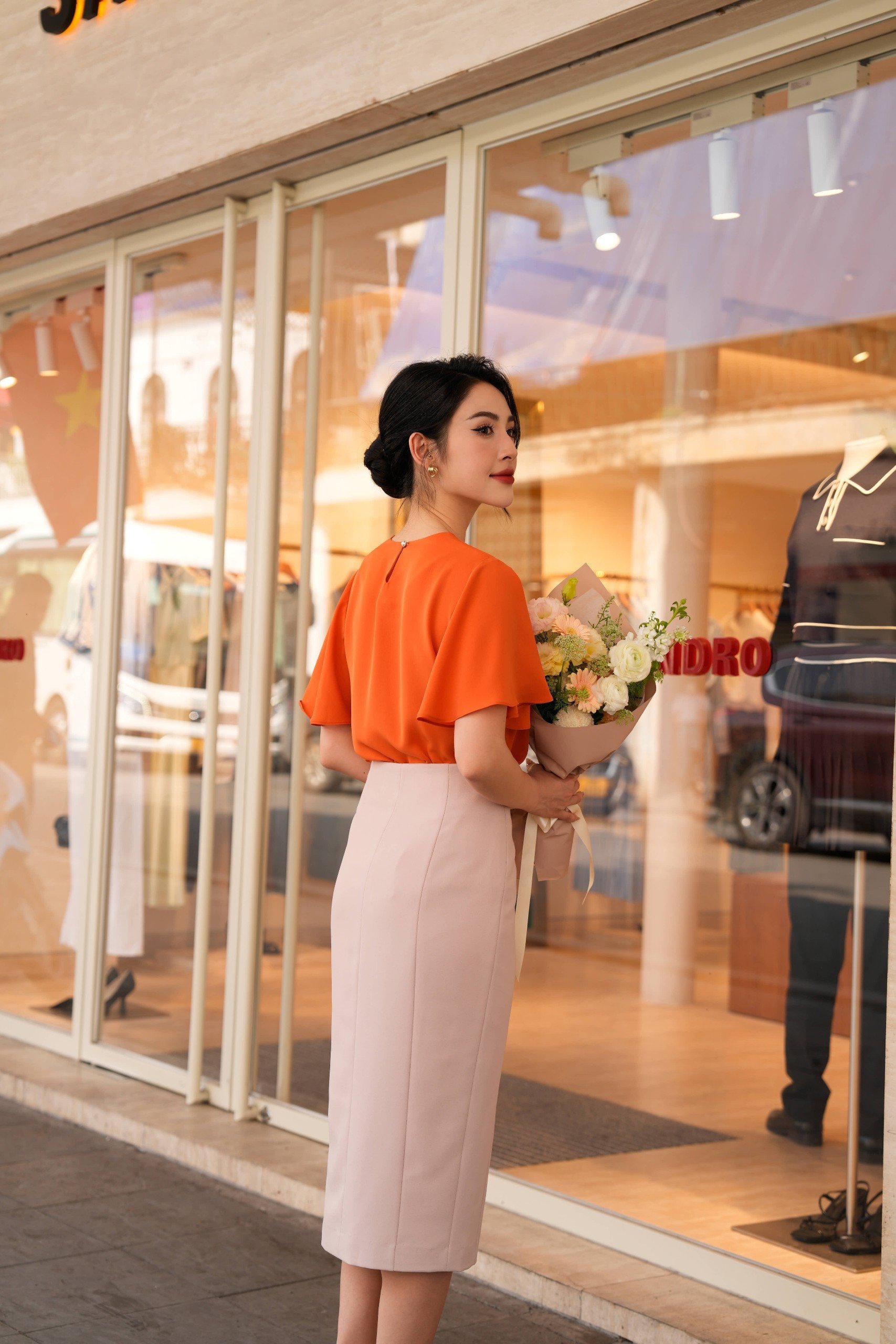 Sơ mi cổ tròn tay loe