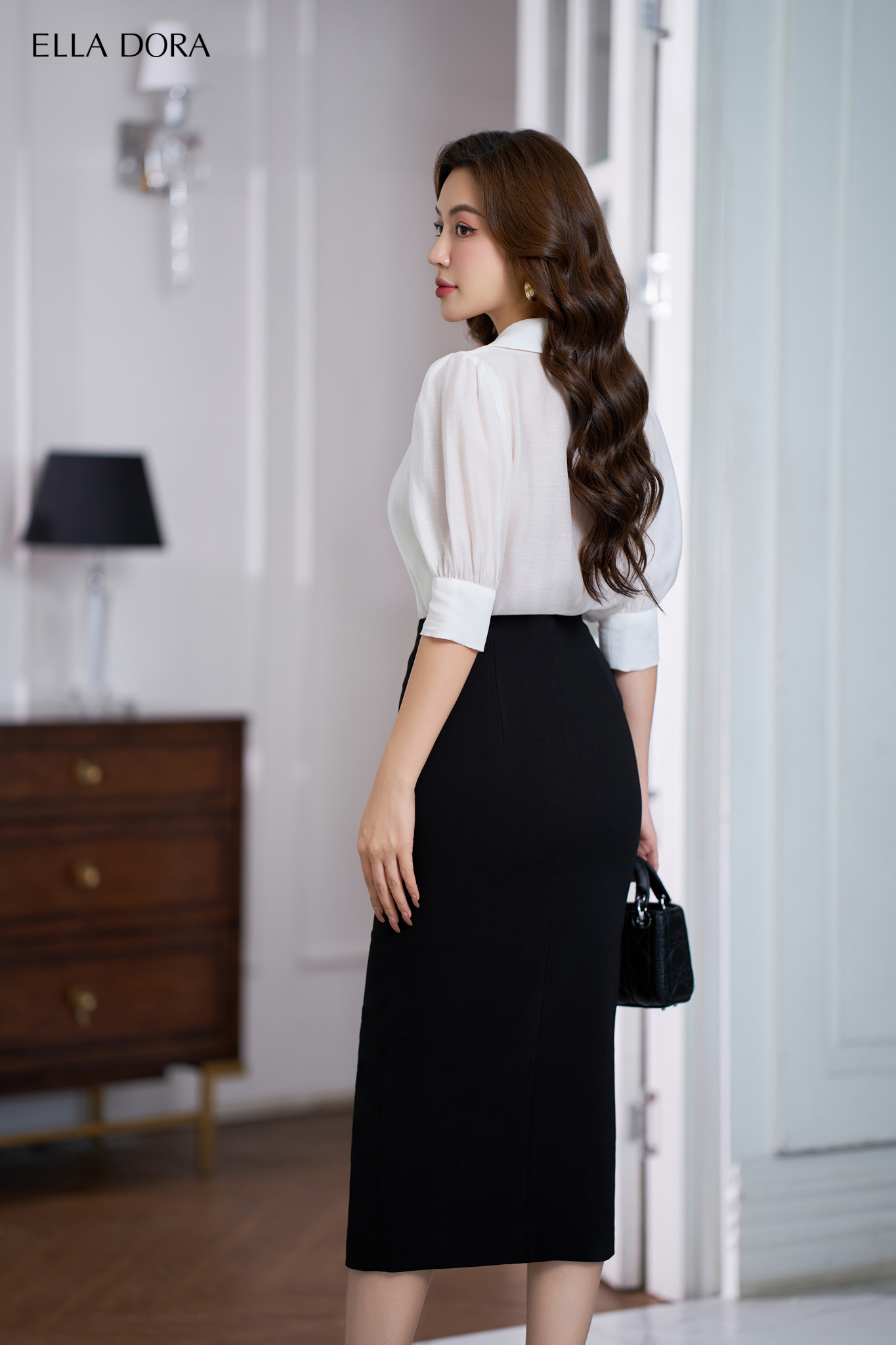 Chân váy khoá đồng xẻ trước