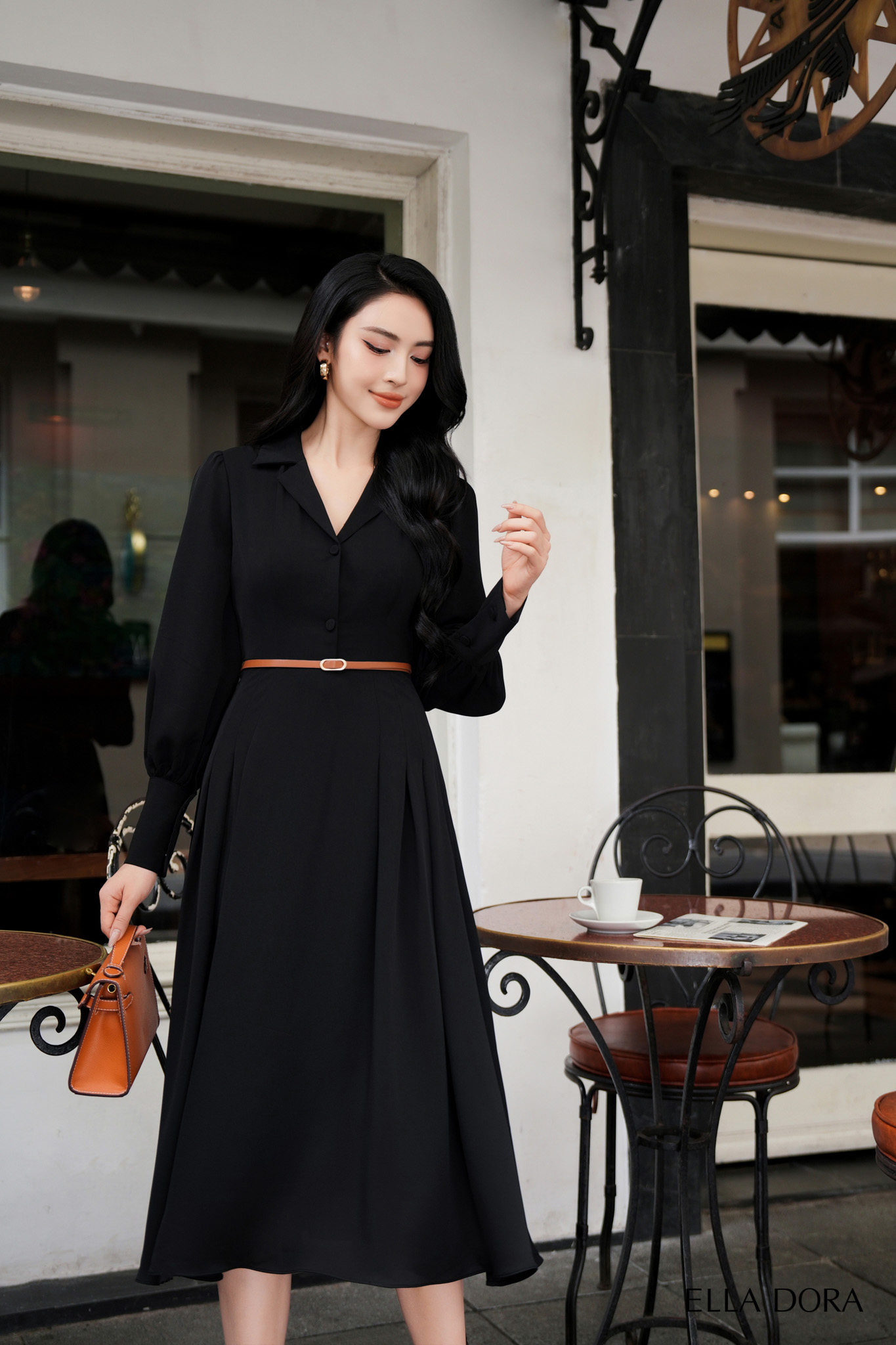 Đầm cổ ve đai da