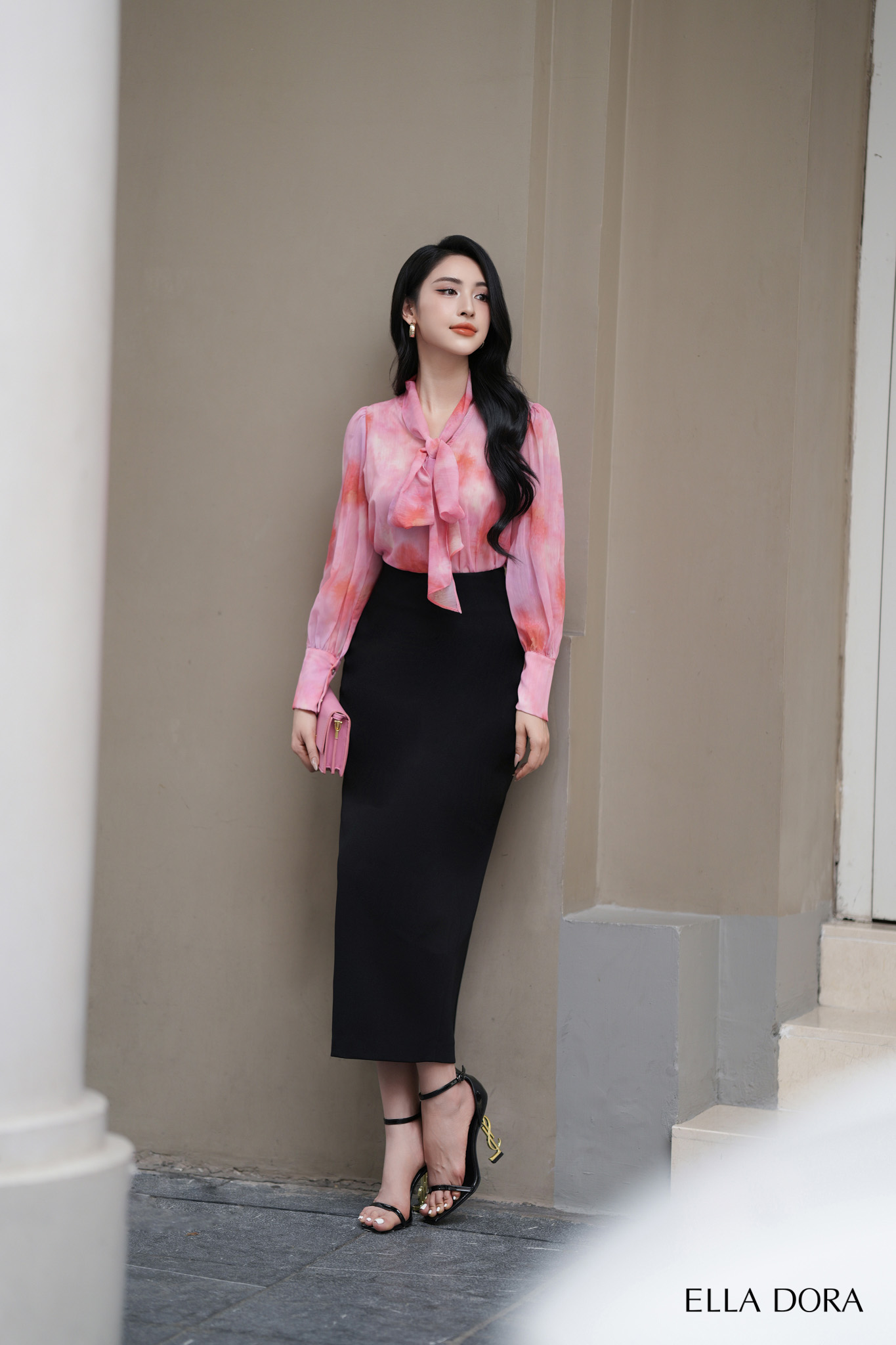 Chân váy chì dài xẻ sau