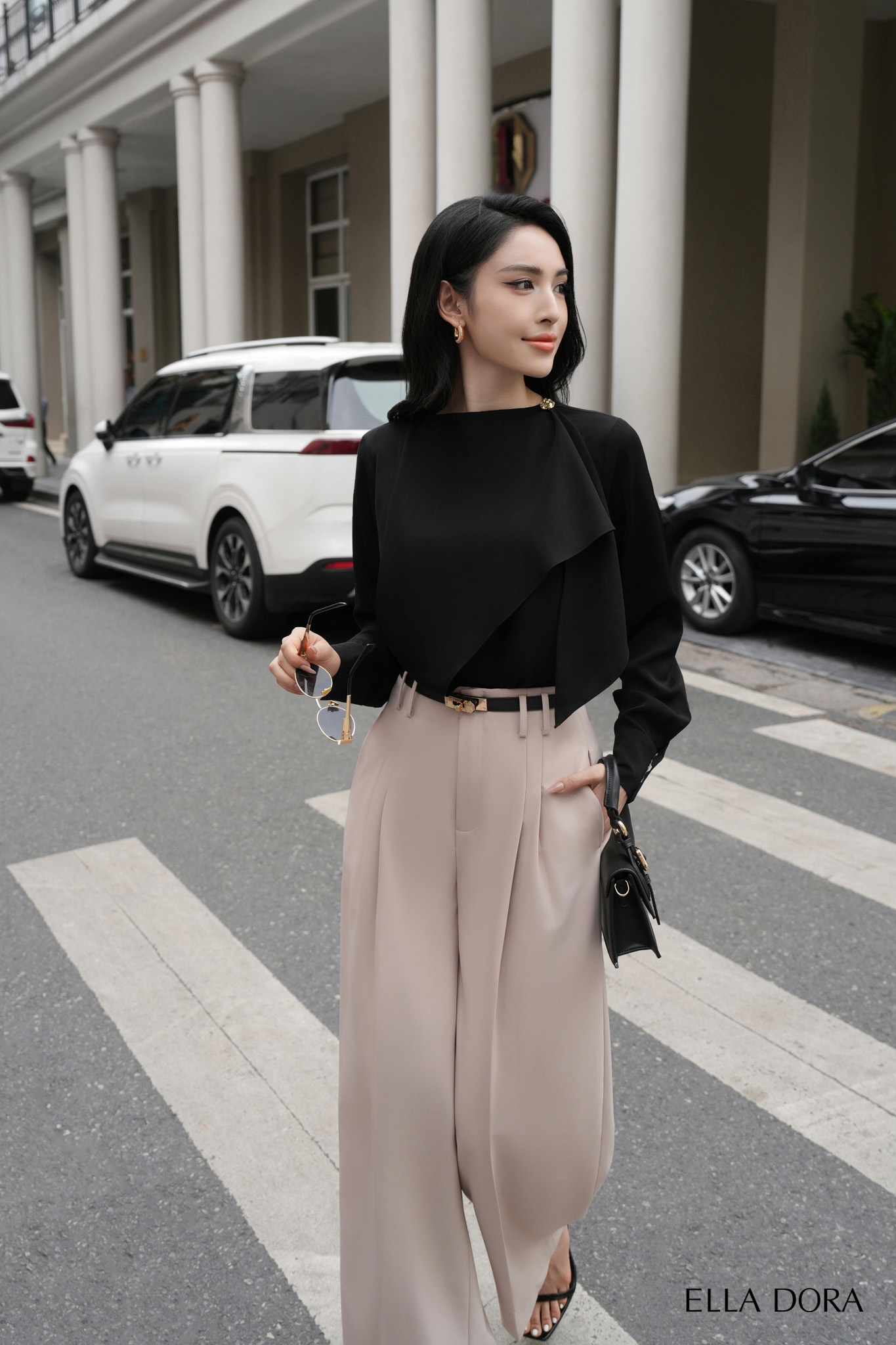 Sơ mi đen cổ tròn 1 cúc vàng