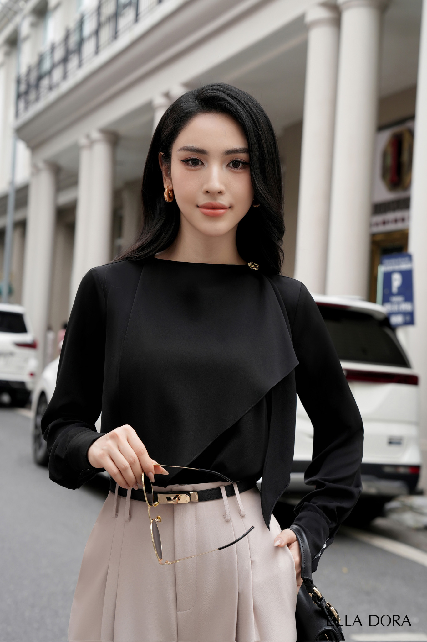 Sơ mi đen cổ tròn 1 cúc vàng