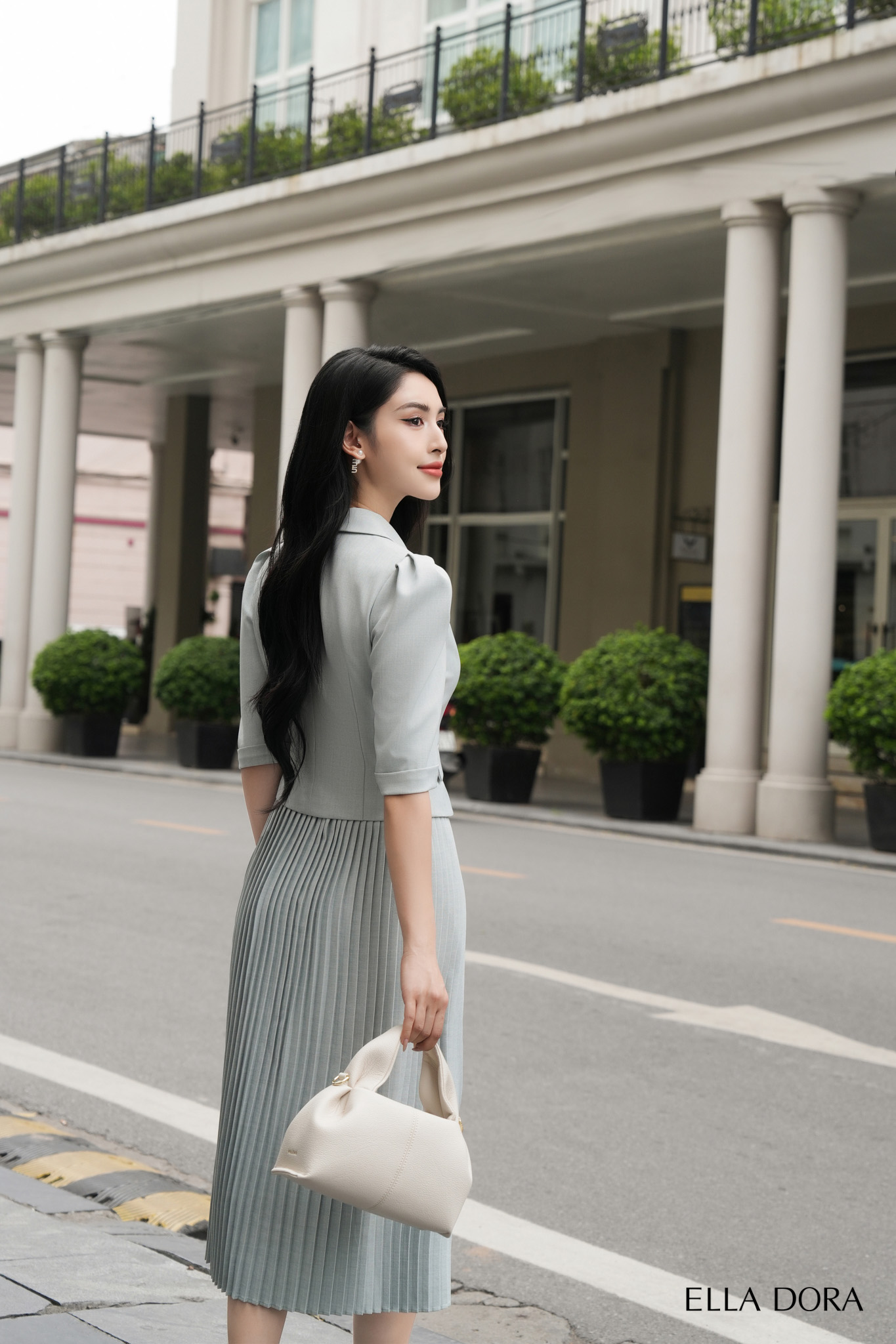 Áo kiểu cổ ve tay bồng