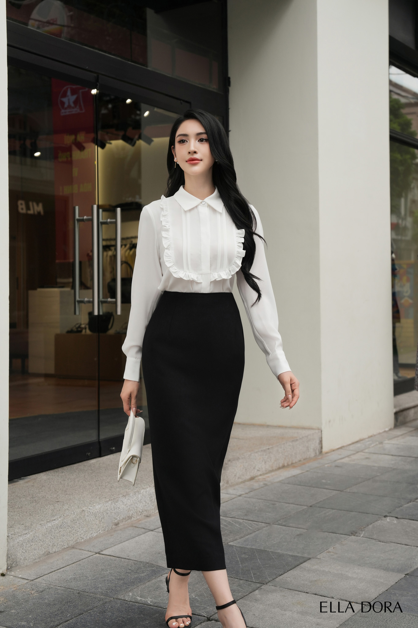 Chân váy chì dài xẻ sau