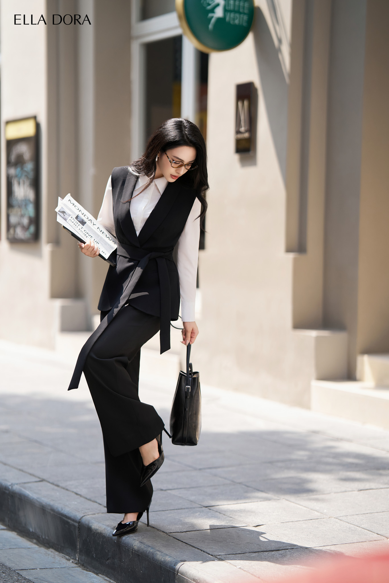 Blazer sát nách có dây buộc