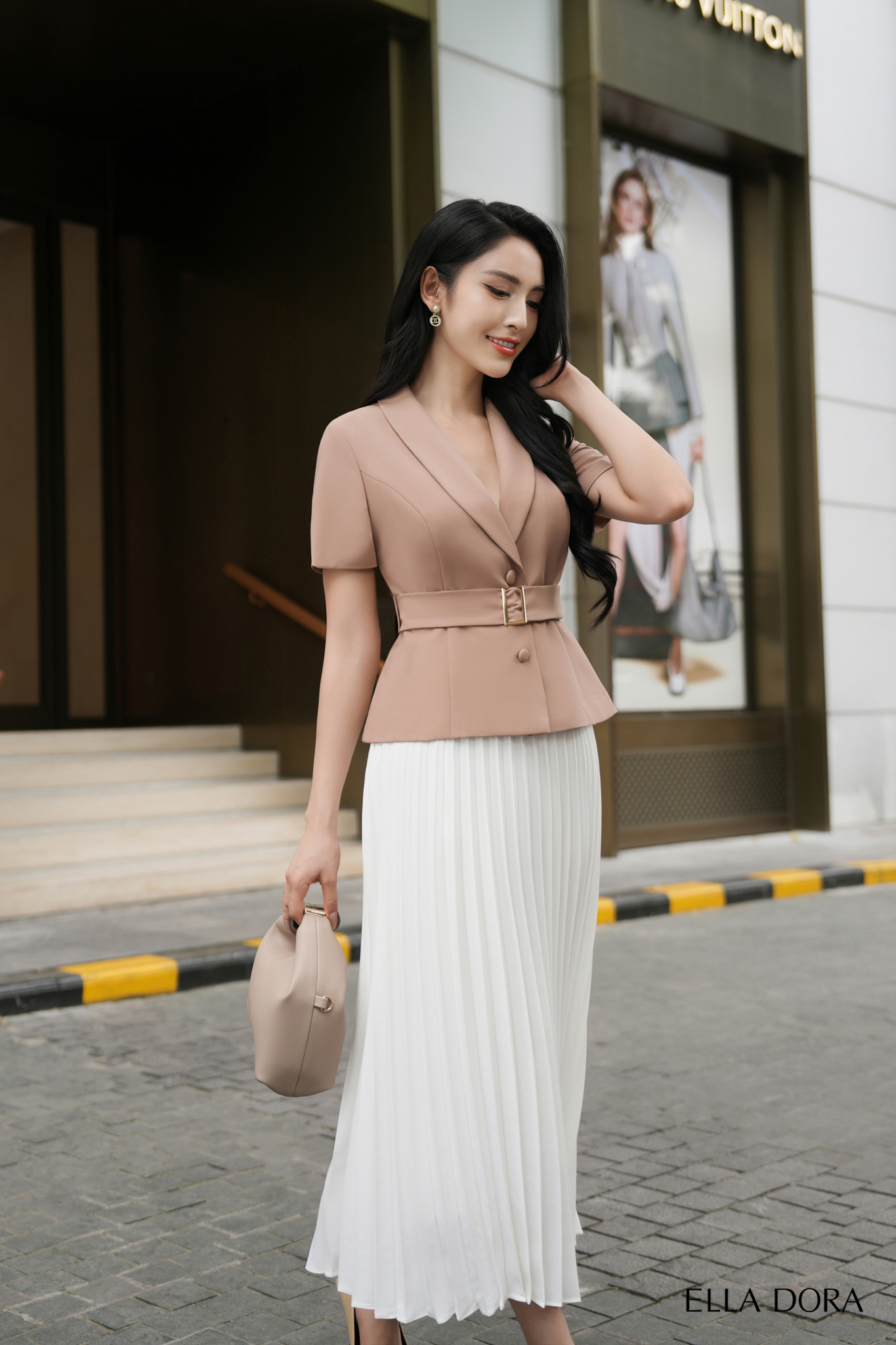 Áo kiểu cổ ve tròn