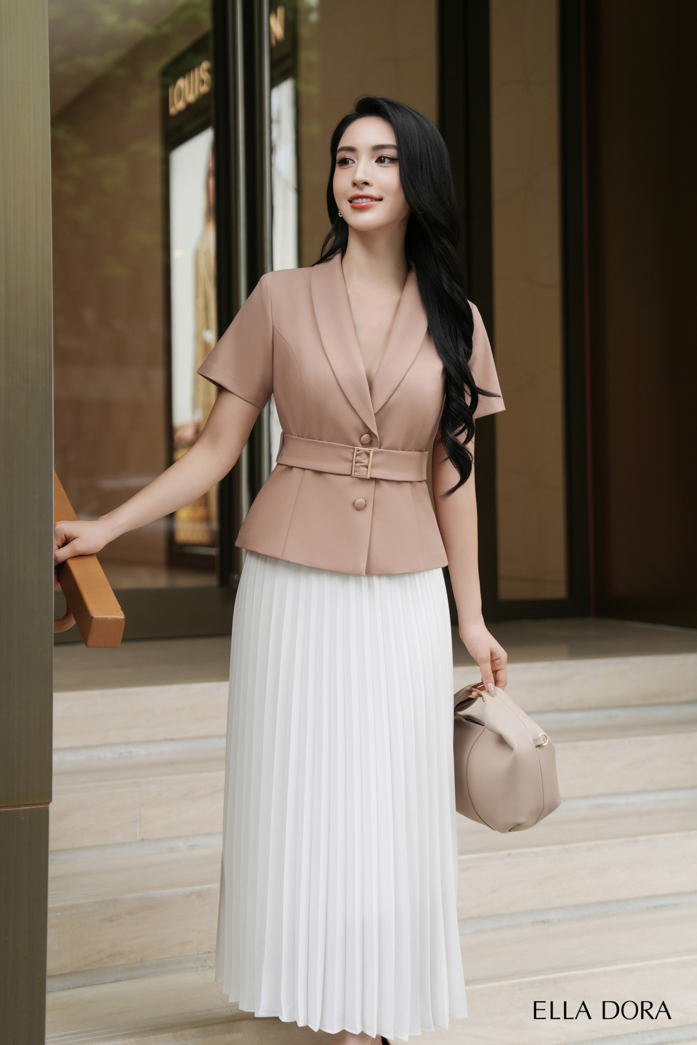 Áo kiểu cổ ve tròn