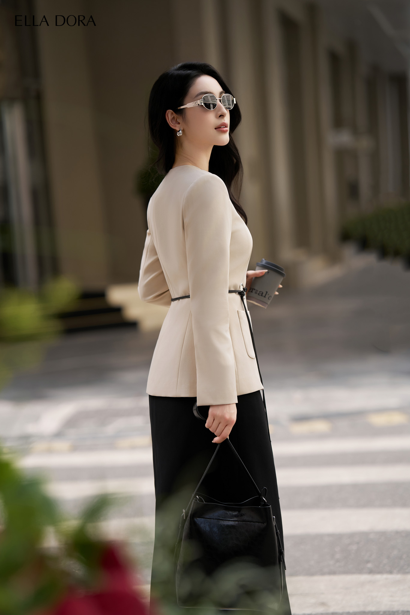 Áo kiểu be cổ tròn phối dây đen