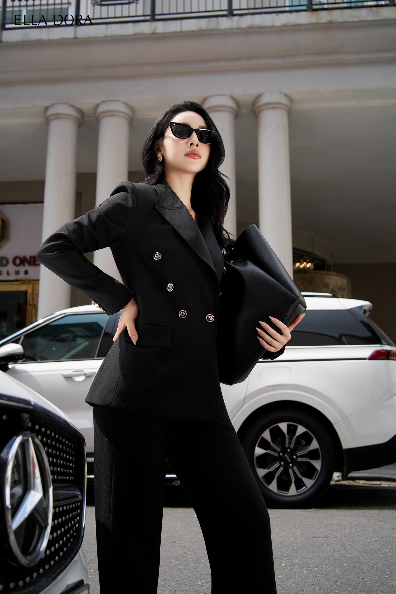 Blazer đen cúc đồng