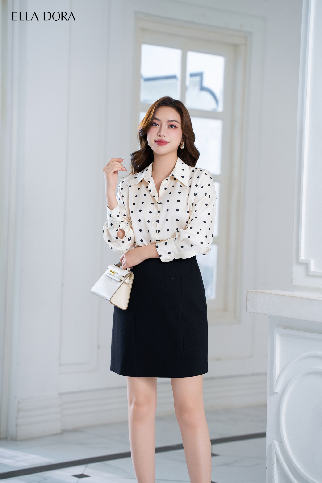 Sơ mi lụa chấm bi to