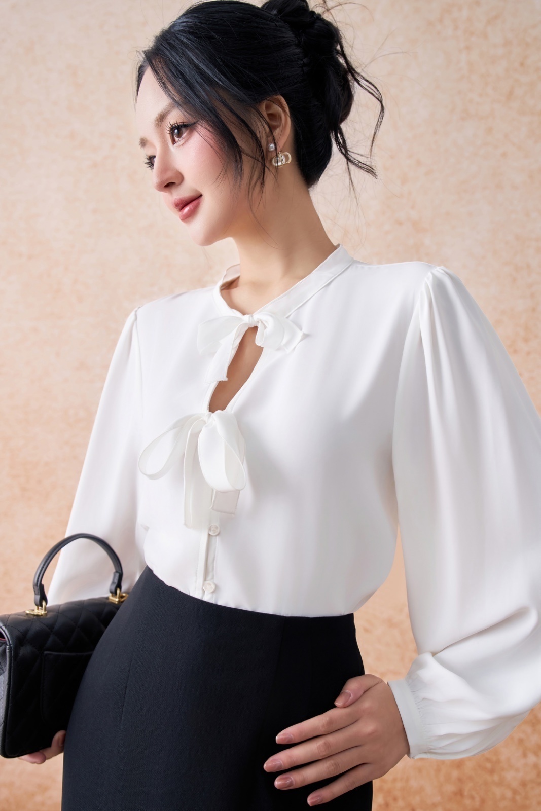 SM157LA - Sơ mi cổ tròn 2 nơ ngực