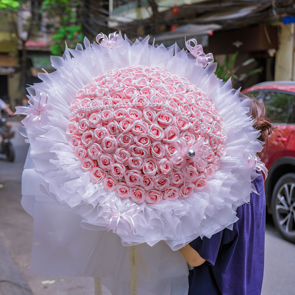 Bó Hoa Sáp Màu Hồng 99 Bông – Bó Tròn Công Chúa Lãng Mạn