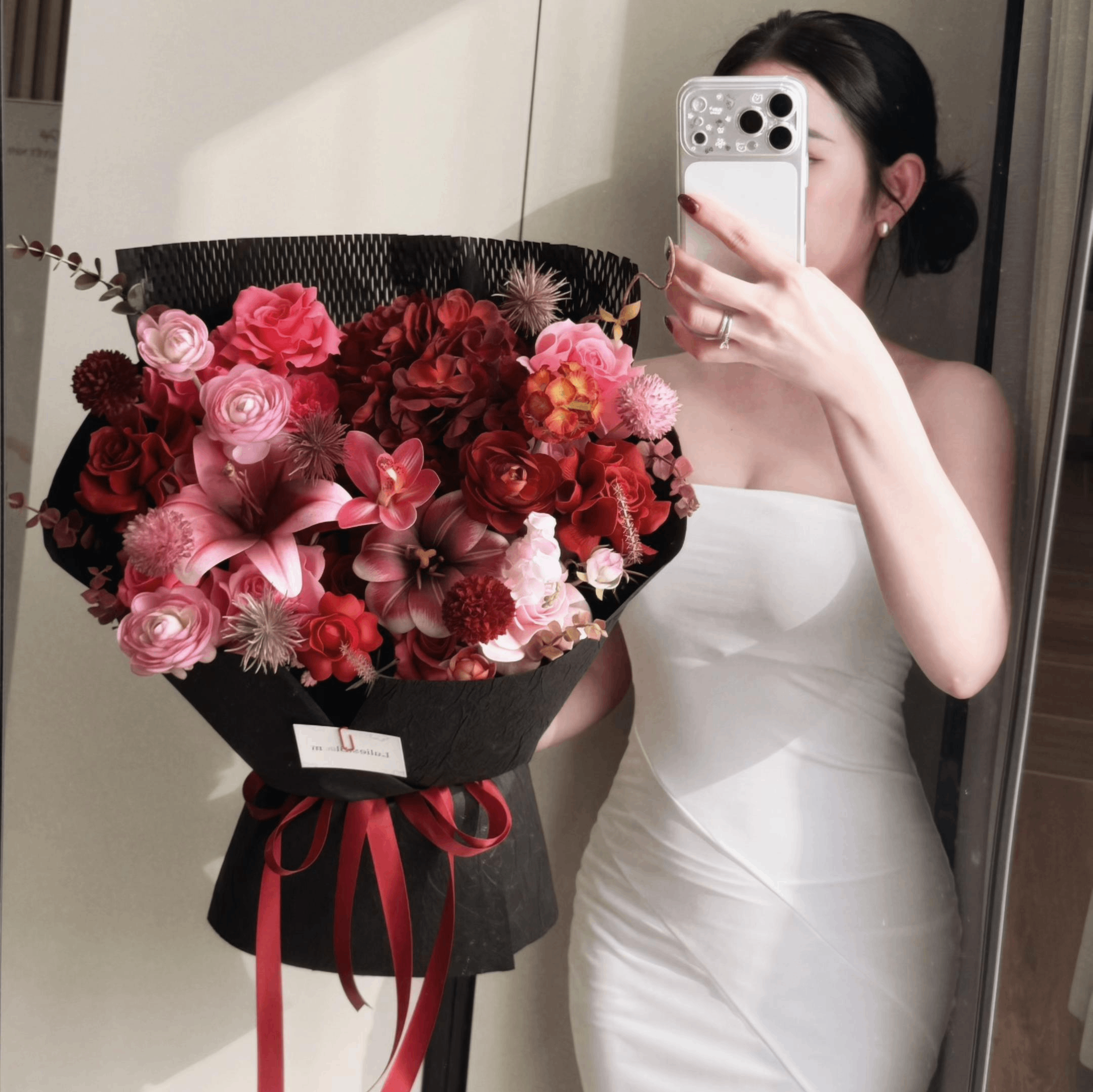Bó Hoa Sáp Mix Tone Đỏ Đậm – Sang Trọng, Lãng Mạn Và Nổi Bật