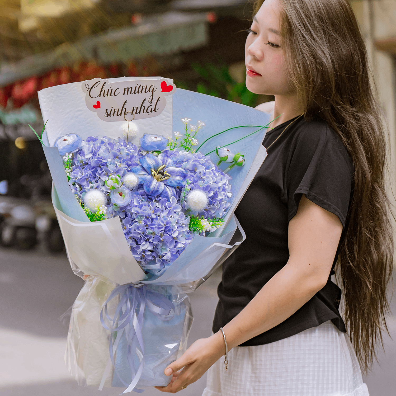 Bó Hoa Lụa Cẩm Tú Cầu Màu Xanh – Nhẹ Nhàng, Thanh Lịch Và Tinh Tế