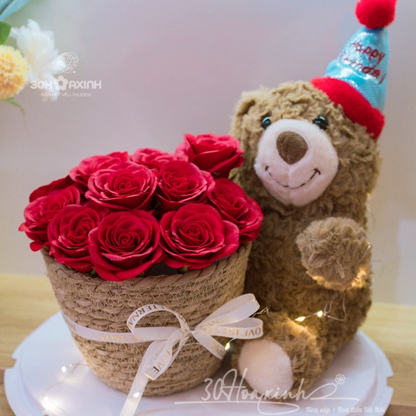 Gấu bông sinh nhật Teddy đội mũ Happy Birthday ôm hoa