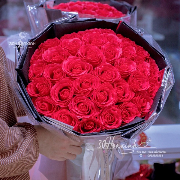 Bó Hoa Sáp 7 Lớp Màu Đỏ Sang Trọng