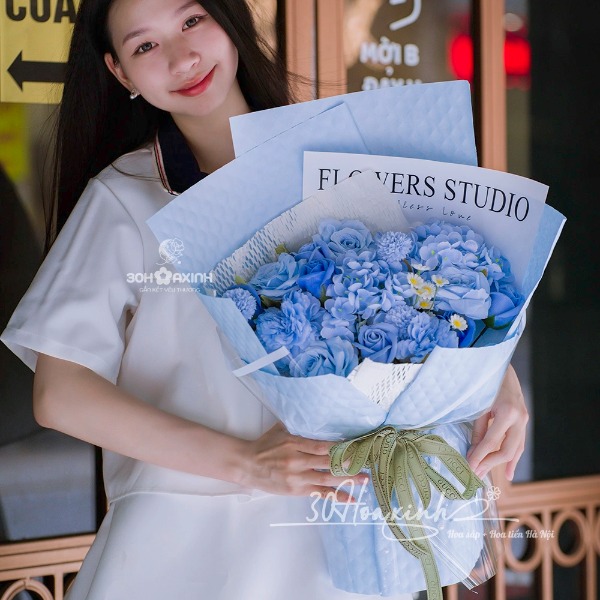 Hoa hồng sáp mix hoa lụa Cẩm tú cầu tông màu xanh