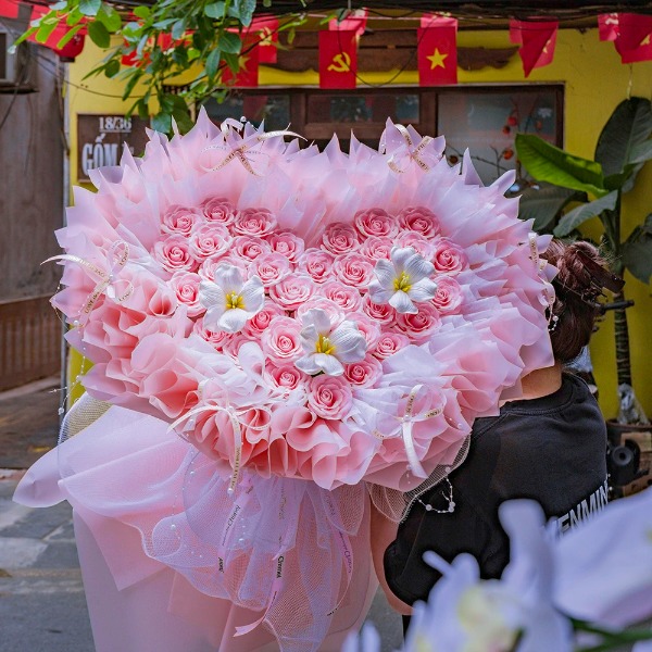 Bó Hoa Sáp Màu Hồng Hình Trái Tim – Nhẹ Nhàng, Lãng Mạn Và Đầy Yêu Thương