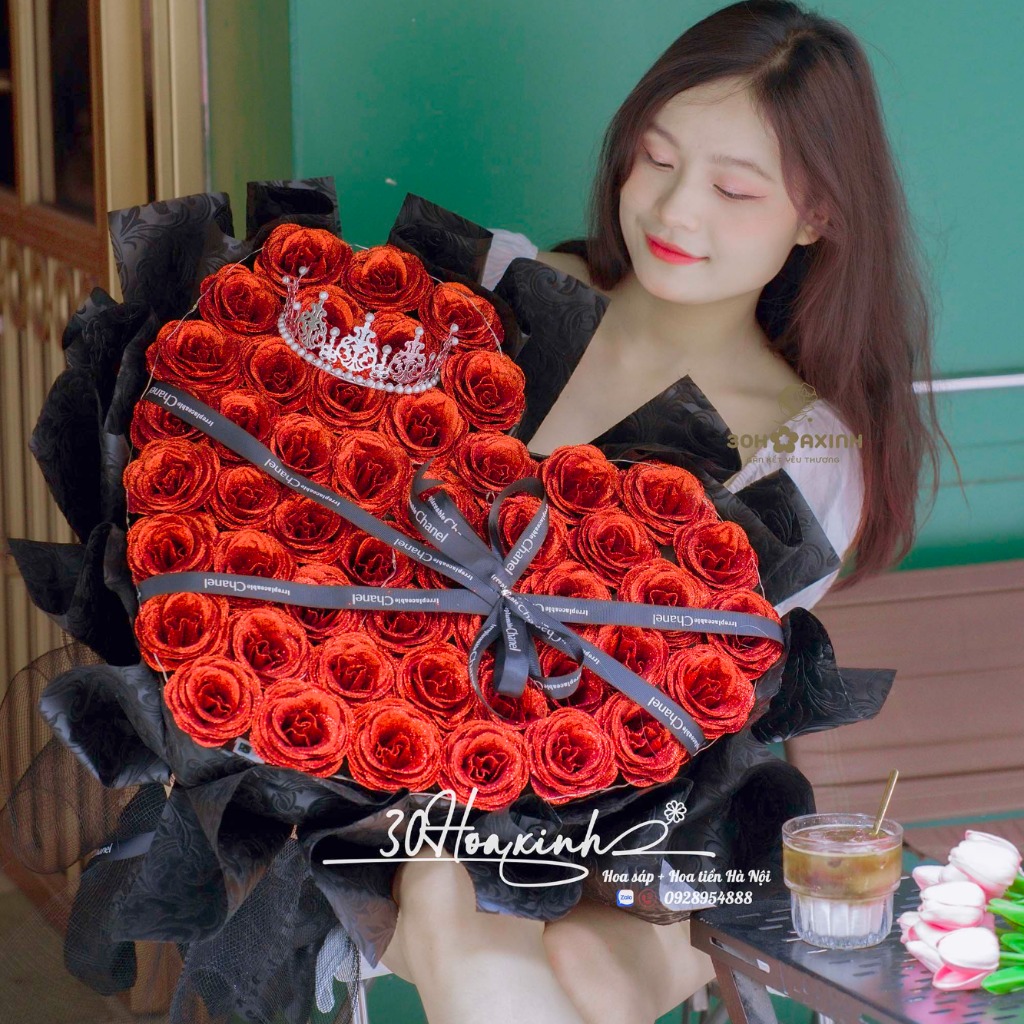 Hoa sáp nhũ hình trái tim tặng kèm vương miện và đèn led