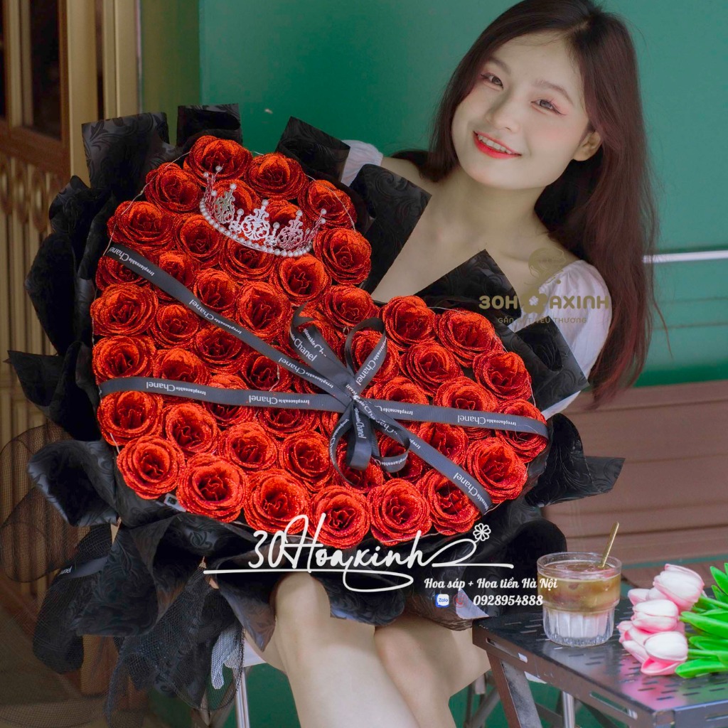 Hoa sáp nhũ hình trái tim tặng kèm vương miện và đèn led