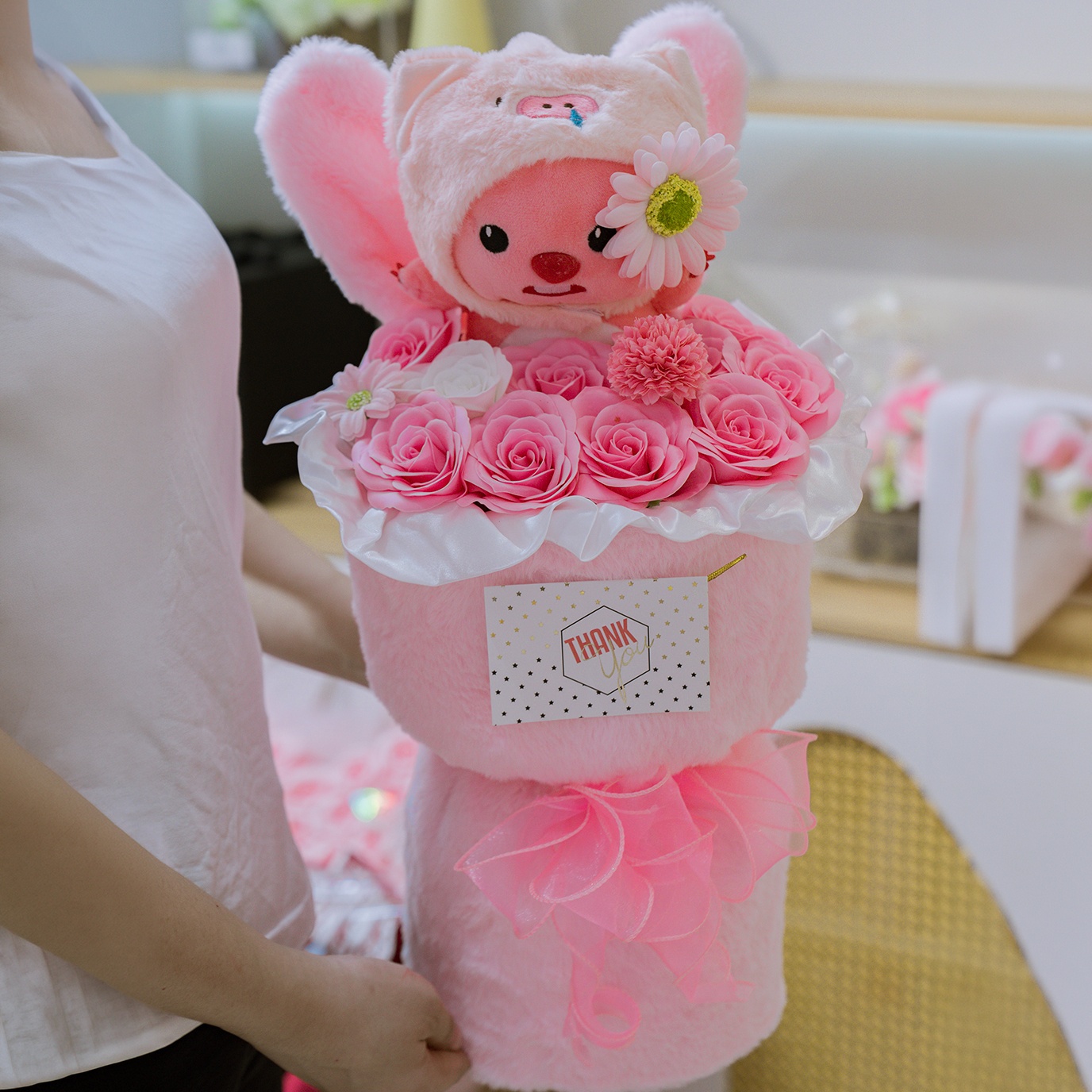 Gấu Loopy Ôm Hoa Sáp Đáng Yêu