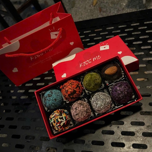 Hộp Socola Truffle 8 Viên Lời Yêu Thương