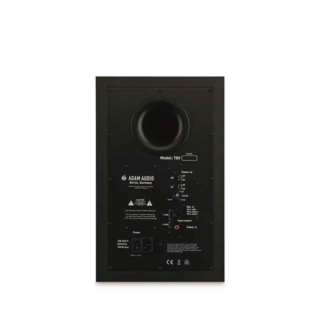ADAM Audio T8V 8-inch Powered Studio Monitor hình đang được chụp miêu tả chi tiết mặt sau của sản phẩm với có đầy đủ các phích cắm đầu vào với có thiết kế có chỗ lỏm vào để dễ dàng vận chuyển và sử dụng 