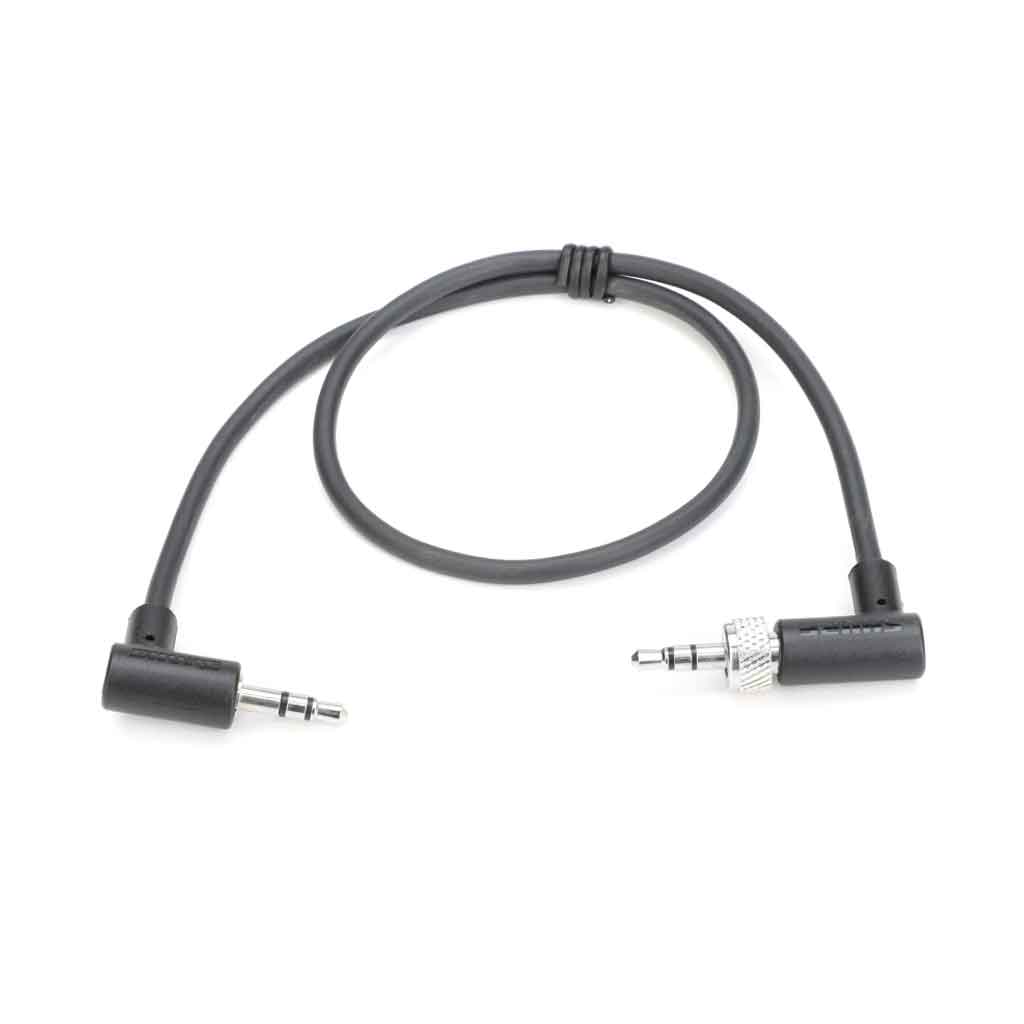 Bộ phát không dây Shure SLXD35 hình đang được chụp miêu tả cáp phích cắm chi tiết 
