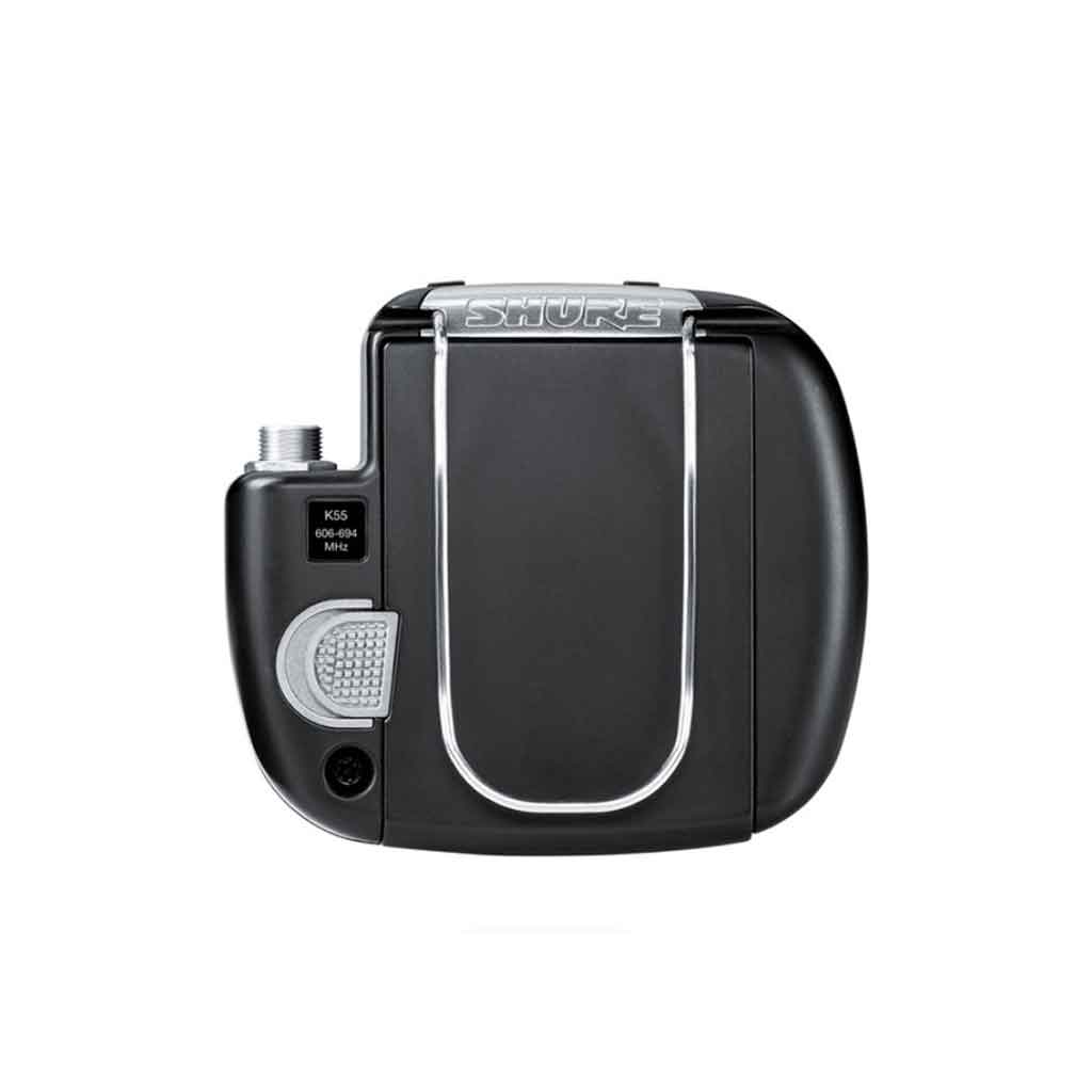 Bộ phát không dây đeo người mini Shure ADX1M với kích thước cực kỳ nhỏ gọn, thiết kế mỏng và cong theo cơ thể giúp ẩn giấu dễ dàng bên trong trang phục