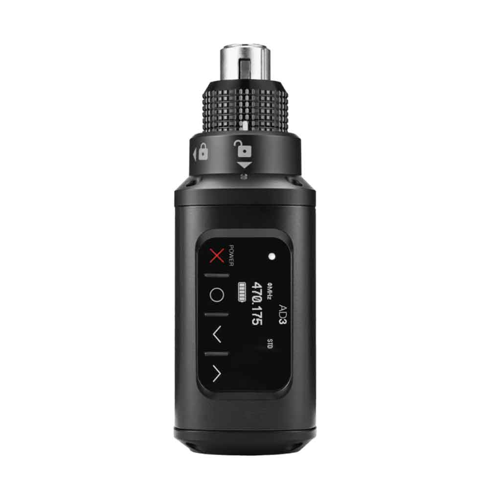 Bộ phát không dây Shure AD3 hình đang được miêu tả sản phẩm trong hình là Shure AD3 Plug-on Transmitter  một thiết bị phát sóng không dây chuyên nghiệp thuộc dòng Shure Axient Digital.