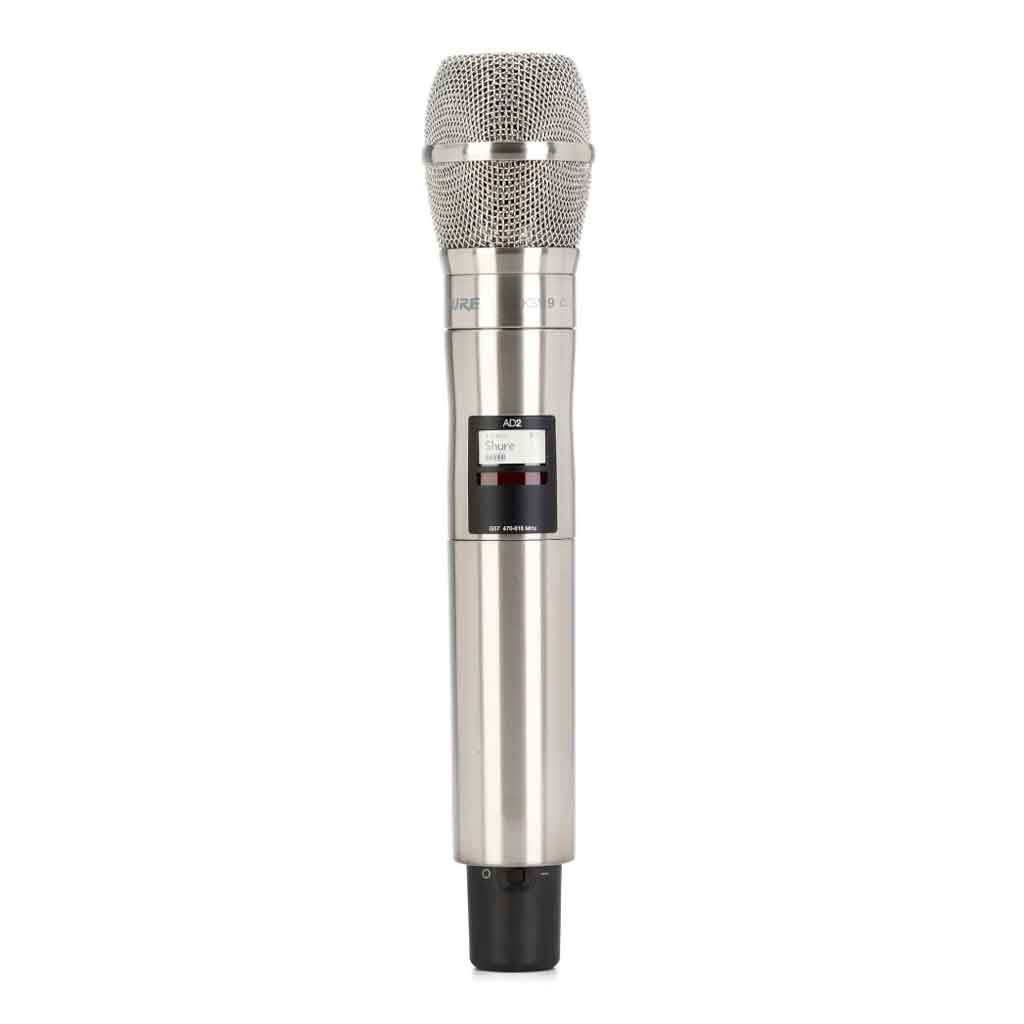 Bộ phát micro cầm tay Shure AD2/K9N hình đang được miêu tả shure AD2/KSM9HS – một micro không dây cầm tay thuộc dòng Shure Axient Digital, được trang bị viên micro KSM9HS cao cấp và thân ADX2 bằng kim loại không gỉ