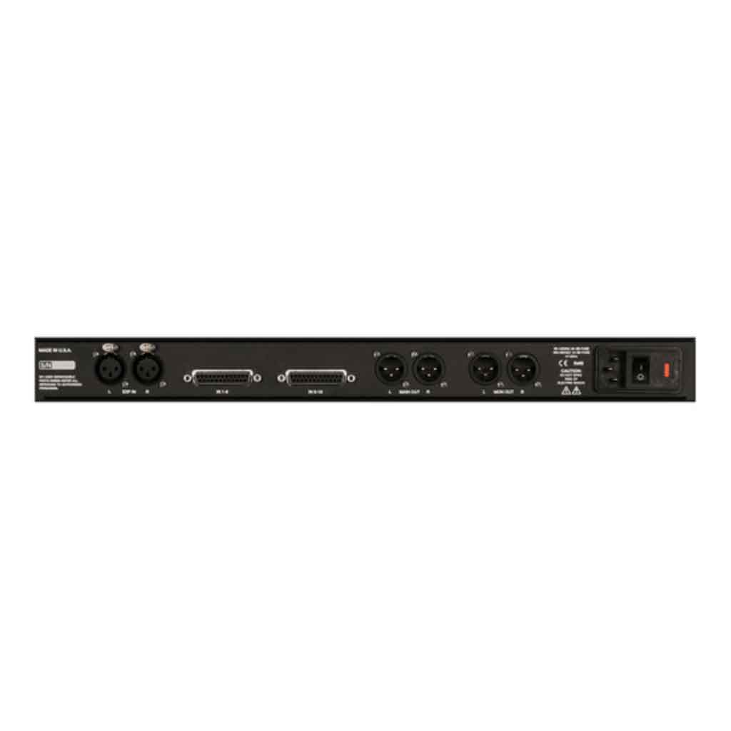 Dangerous Music 2-BUS-XT Analog Summing Mixer hình đang được miêu tả chụp chi tiết mặt sau của sản phẩm với có 9 phích cắm đầu vào các loại