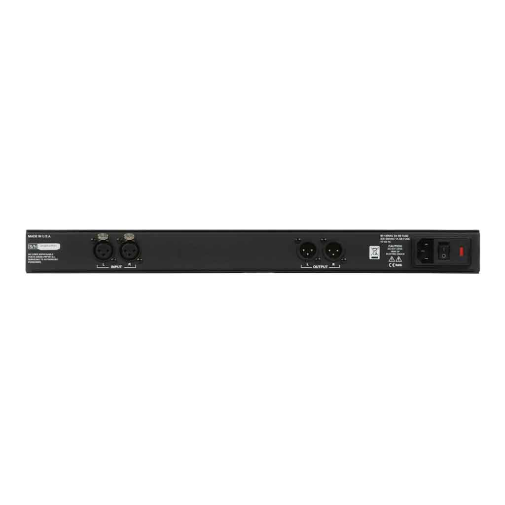 Dangerous Music BAX EQ Mastering and Mix Bus EQ hình đang được chụp chi tiết mặt sau có 5 các phích cắm đầu vào các loại và nút công tắc nguồn 