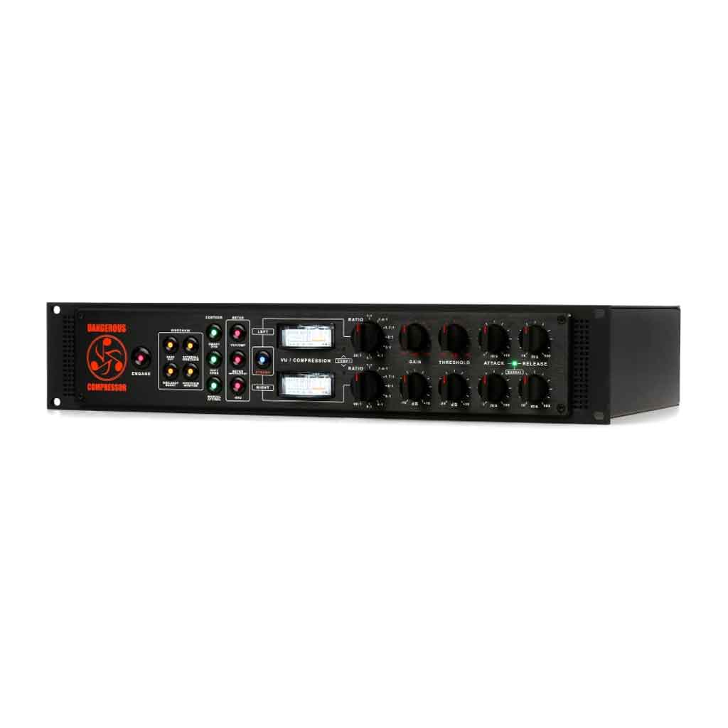 Dangerous Music Compressor với có thiết kế tổng quan ngoại hình sản phẩm có thiết kế 2U rackmount, màu đen toàn bộ, mặt trước bố trí trực quan với hai VU meter và các nút chức năng đầy đủ