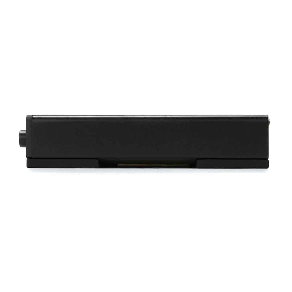 Dangerous Music SOURCE Monitor Controller với có Chi tiết ngoại hình sản phẩm thiết kế mặt trước (theo ảnh):  Logo "DANGEROUS SOURCE" màu cam đặc trưng, bên trái.  2 cổng tai nghe TRS 6.3mm (HEADPHONES 1 và 2).