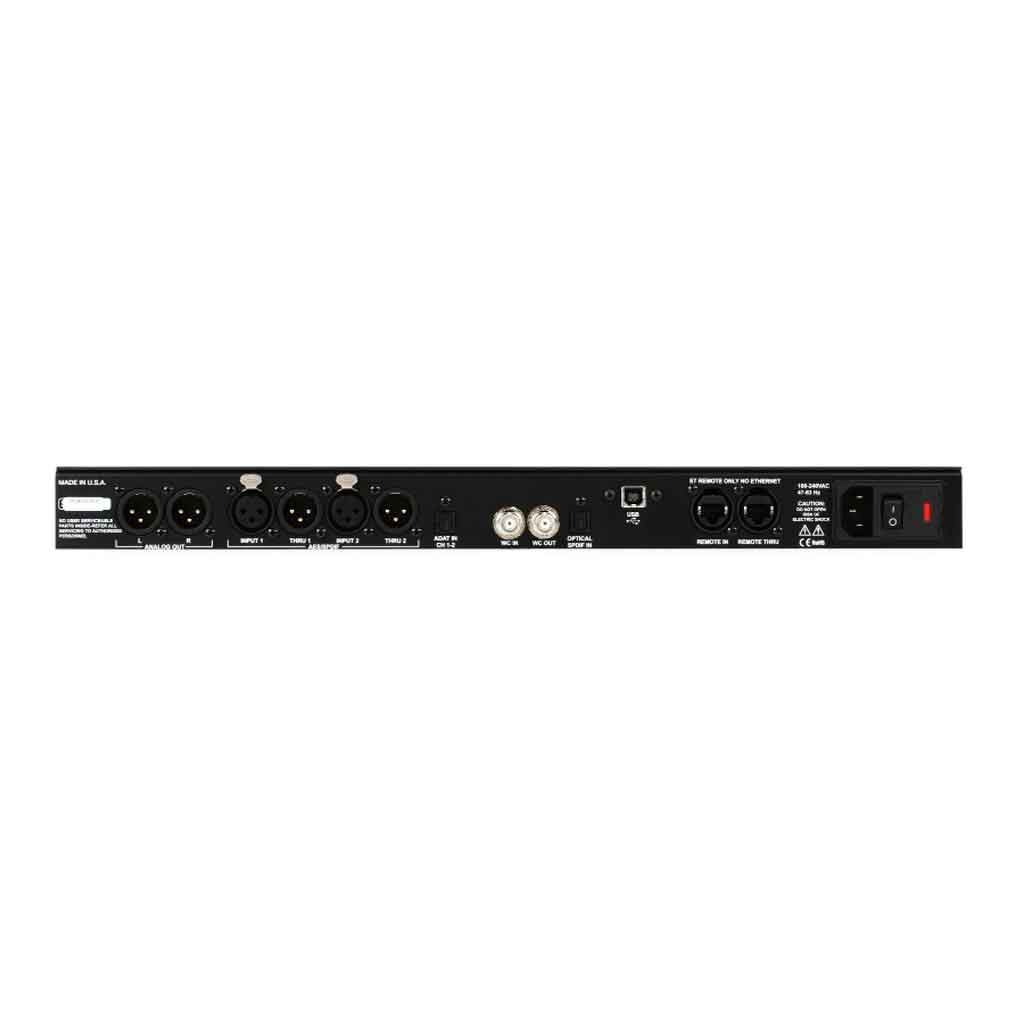 Dangerous Music CONVERT-2 2-channel D/A Converter hình đang được miêu tả chụp mặt sau của sản phẩm với có 15 các phích cắm đầu các loại 