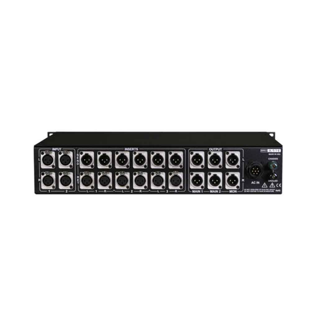Dangerous Music MASTER Mastering Transfer Console hình đang được chụp mô tả chi tiết mặt sau với có 25 các phích cắm các loại 