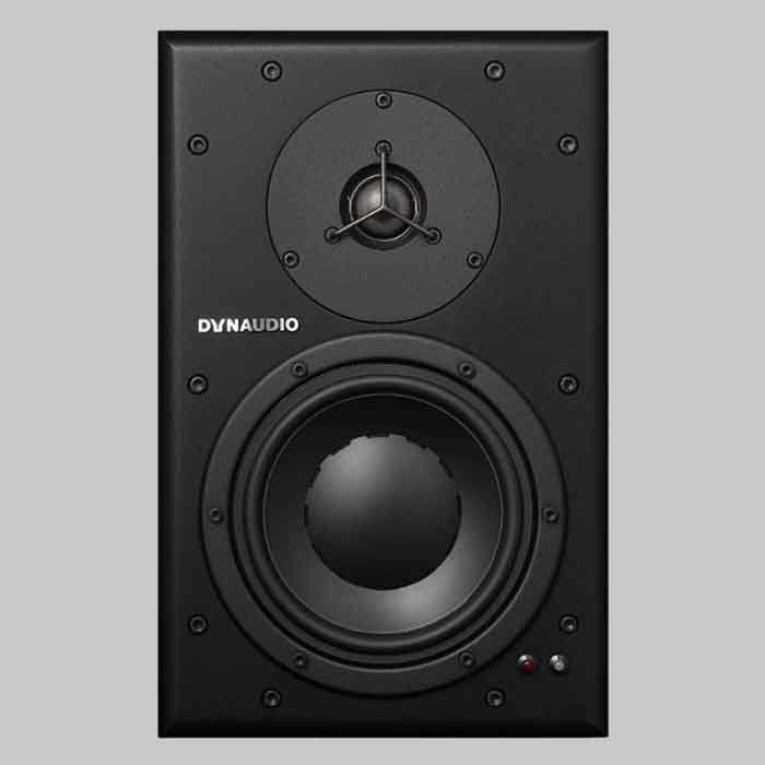 Dynaudio BM 6A 6.7 inch Active Studio Monitor với có chi tiết thiết kế – Dynaudio M1 Passive Studio Monitor Ngoại hình và thiết kế loa có thiết kế hình chữ nhật đứng, tone đen nhám đặc trưng, bề mặt phẳng, mang đậm tính kỹ thuật và tinh tế