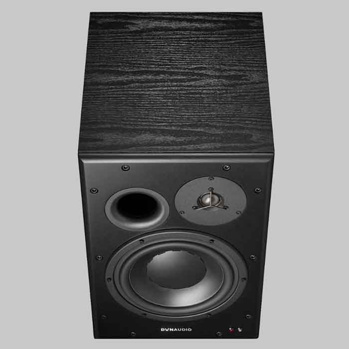 Dynaudio BM15A 10" Studio Monitor Chi tiết thiết kế – Dynaudio M5P Evidence Passive Studio Monitor vơi kiểu dáng Hình dạng hộp chữ nhật đứng, to lớn và dày dặn – được thiết kế để lắp âm tường hoặc treo tường (flush-mount monitor).