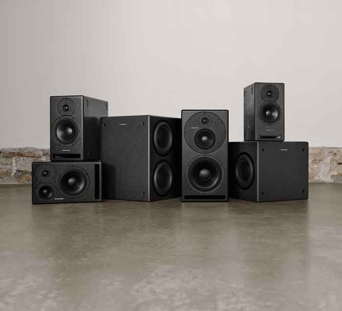 Dynaudio Acoustics Core 5 Two-Way Active Studio Monitor với mô tả thiết kế chi tiết – Neumann KH Series Studio Monitor System với có 4 loa kiểm âm nearfield monitor kích thước khác nhau. 2 subwoofer low-frequency extension đặt hai bên trung tâm