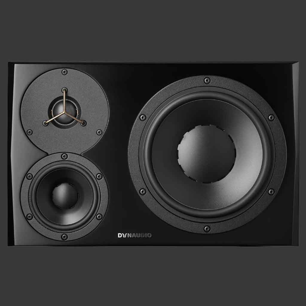 Dynaudio LYD 48-3 Way Monitor hình đang được chụp chi tiết chính diện của sản phẩm loa LYD 48-3 với thiết kế đẹp mắt nhỏ gọn 