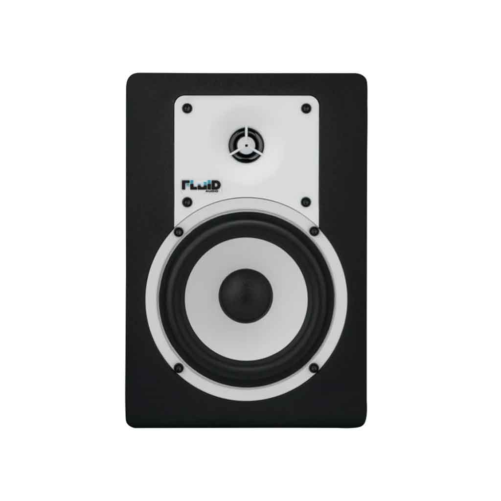 Fluid Audio C5 Powered Studio Monitors hình miêu tả thiết kế mặt trước (Front Panel): Tone đen - trắng nổi bật với thiết kế tối giản và hiện đại.  Logo Fluid Audio nằm phía trên bên trái – in trực tiếp trên mặt trước màu trắng
