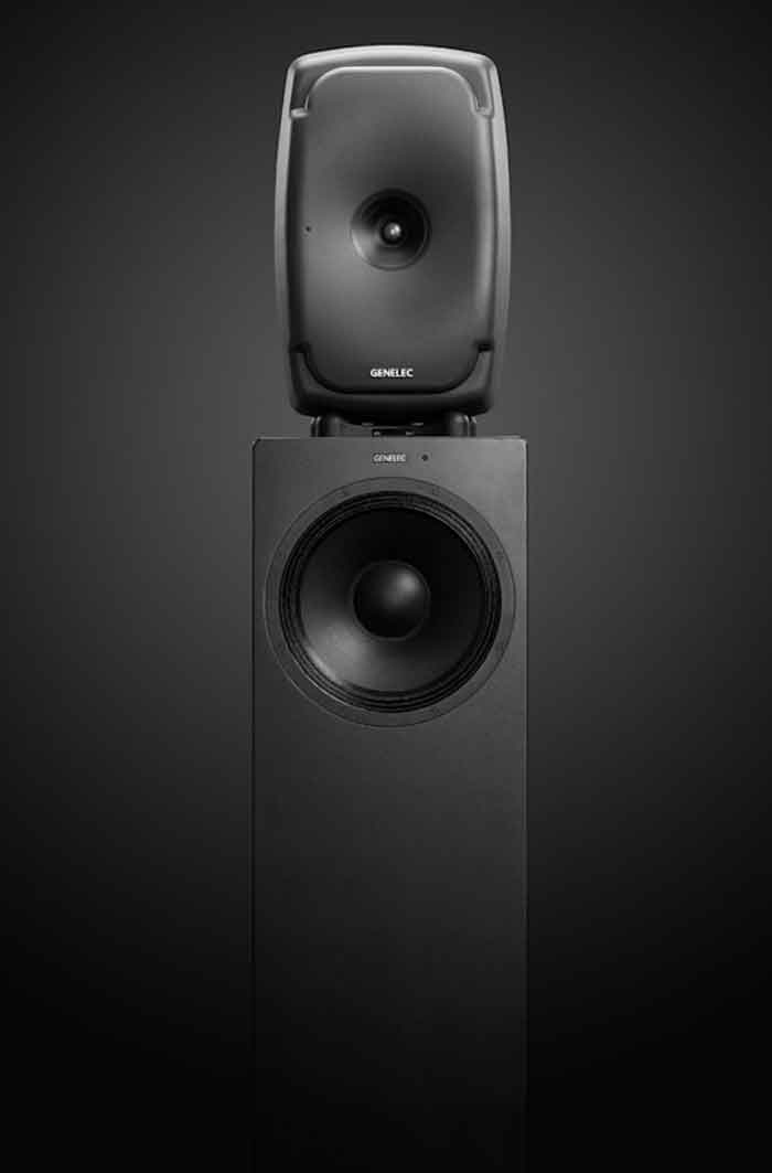Genelec 8361A SAM™ Studio Monitor với được thiết kế vỏ loa màu đen mờ (matte black), làm từ nhôm đúc nguyên khối – giúp giảm cộng hưởng không mong muốn và tăng độ bền.
