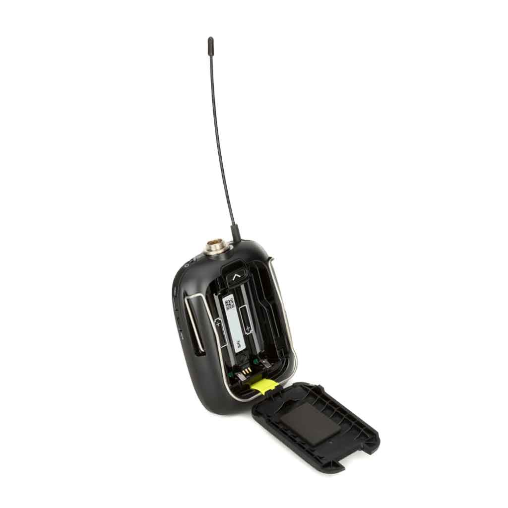 Hệ thống micro không dây Shure SLXD14/98H hình miêu tả kiểu micro headworn (đeo tai) giúp cố định vị trí gần miệng.